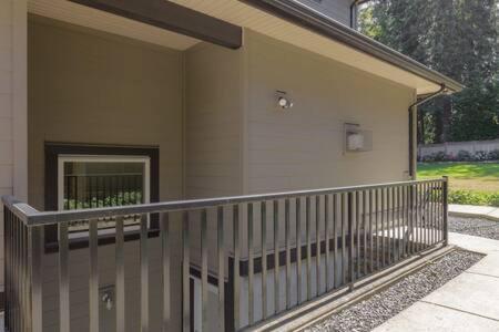 Bright New 1 Bedroom Private Secondary Basement Suite North Vancouver Exterior foto